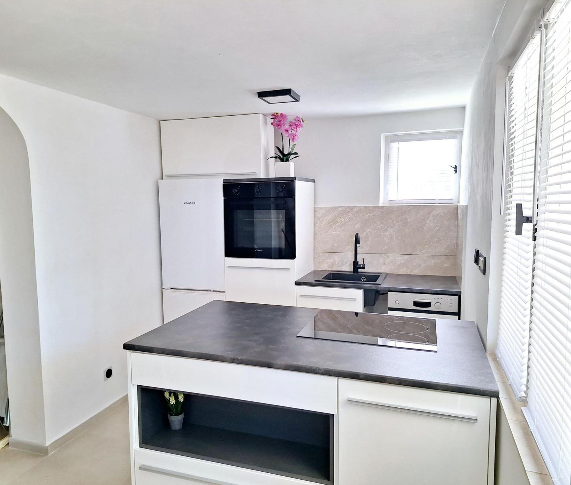 Apartman Ena By The Sea Прижба Екстериор снимка